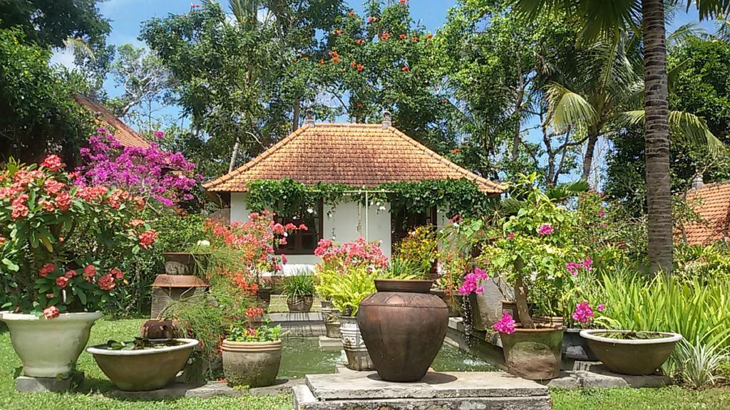 Bukit Asri Lodge Seraya Bagian luar foto