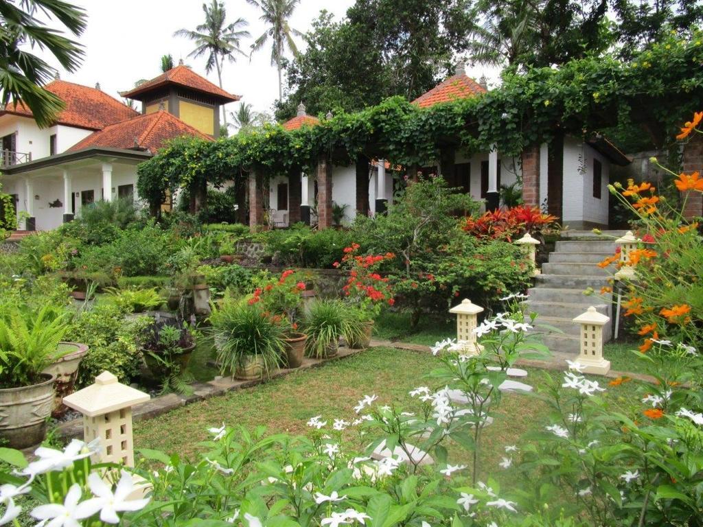 Bukit Asri Lodge Seraya Bagian luar foto