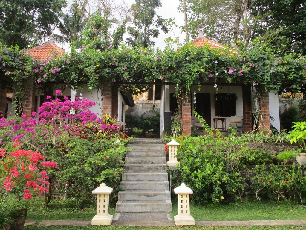 Bukit Asri Lodge Seraya Bagian luar foto