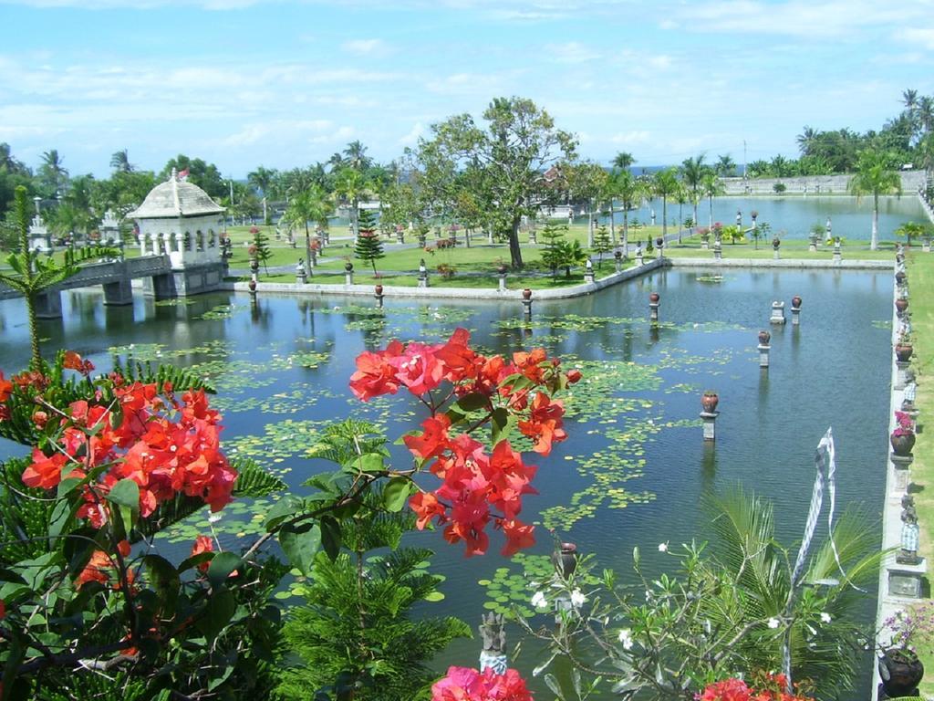 Bukit Asri Lodge Seraya Bagian luar foto