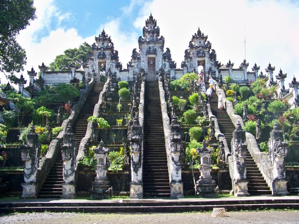 Bukit Asri Lodge Seraya Bagian luar foto